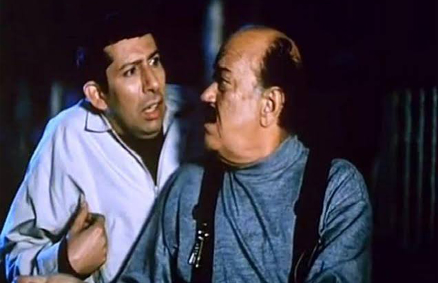 غبي منه فيه