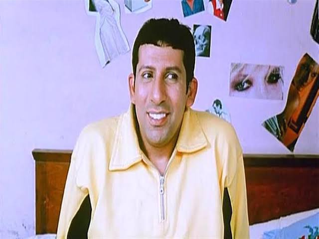 غبي منه فيه