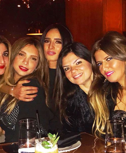 زينة تحتفل بـ عيد ميلادها مع صديقاتها