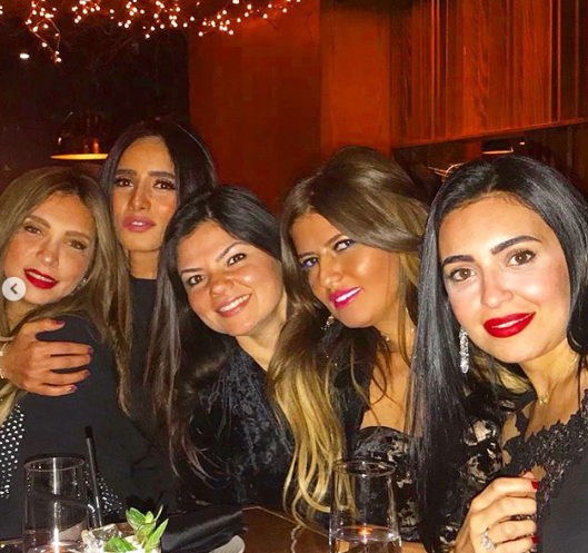 زينة تحتفل بـ عيد ميلادها مع صديقاتها