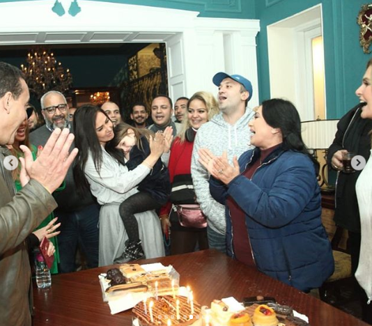 حلا شيحة تحتفل بعيد ميلادها بحضور نجوم الفن.. وظهور ابنتها