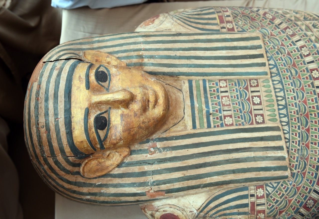 15 صورة لاكتشاف 59 تابوتًا خشبيًا من عصر الأسرة الـ26 الفرعونية