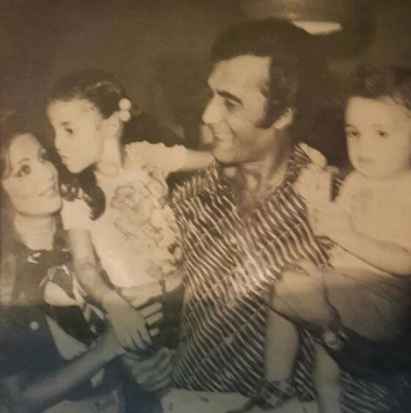 15 صورة نادرة للفنان محمود ياسين مع عائلته