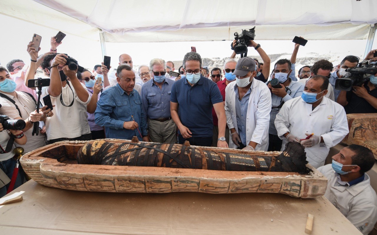 15 صورة لاكتشاف 59 تابوتًا خشبيًا من عصر الأسرة الـ26 الفرعونية