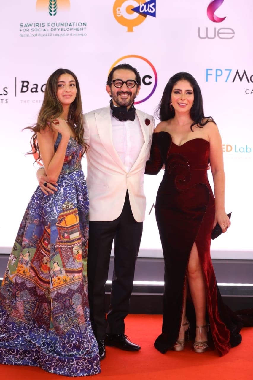 ياسمين صبري بالأسود وظهور ابنة أحمد حلمي.. 30 صورة من افتتاح مهرجان القاهرة