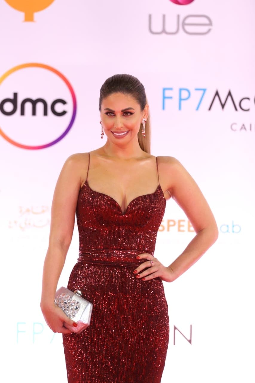 ياسمين صبري بالأسود وظهور ابنة أحمد حلمي.. 30 صورة من افتتاح مهرجان القاهرة
