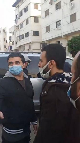 10 صور من تشييع جنازة والدة حسن الرداد بحضور نجوم الفن