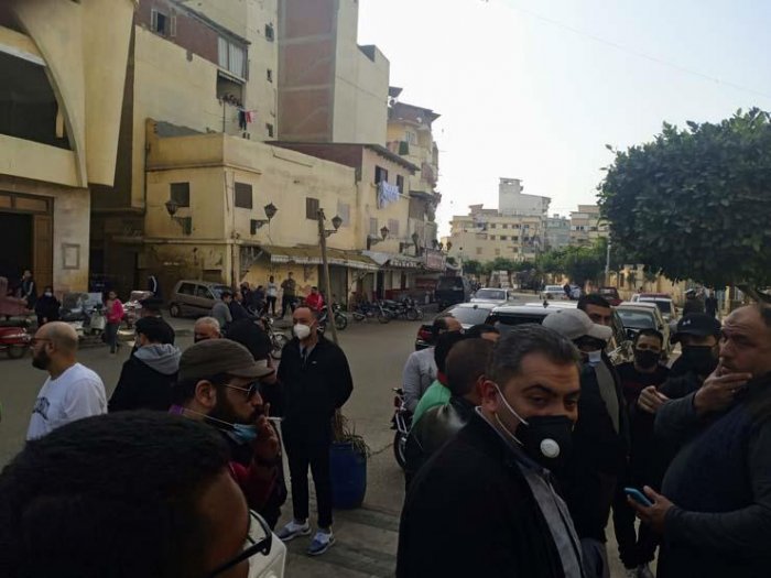 10 صور من تشييع جنازة والدة حسن الرداد بحضور نجوم الفن