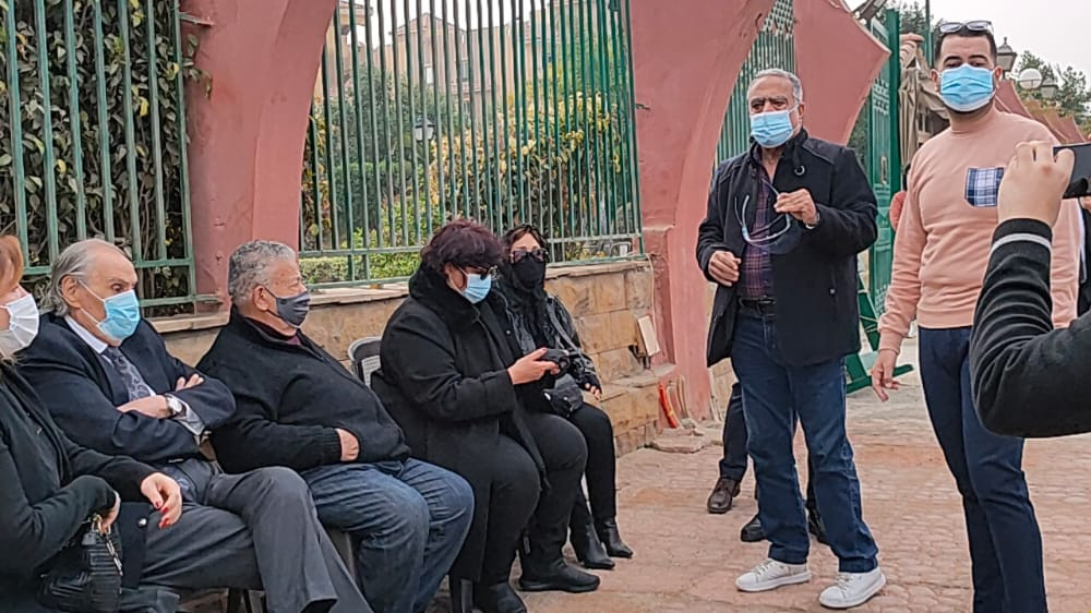 بحضور أحمد حلمي وكريم عبدالعزيز.. 15 صورة من جنازة الكاتب وحيد حامد
