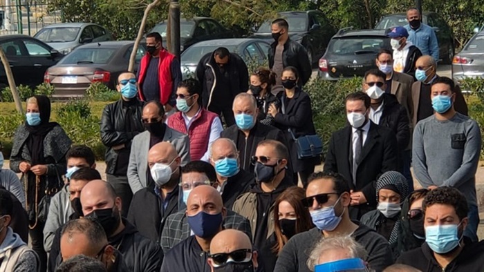 بحضور أحمد حلمي وكريم عبدالعزيز.. 15 صورة من جنازة الكاتب وحيد حامد
