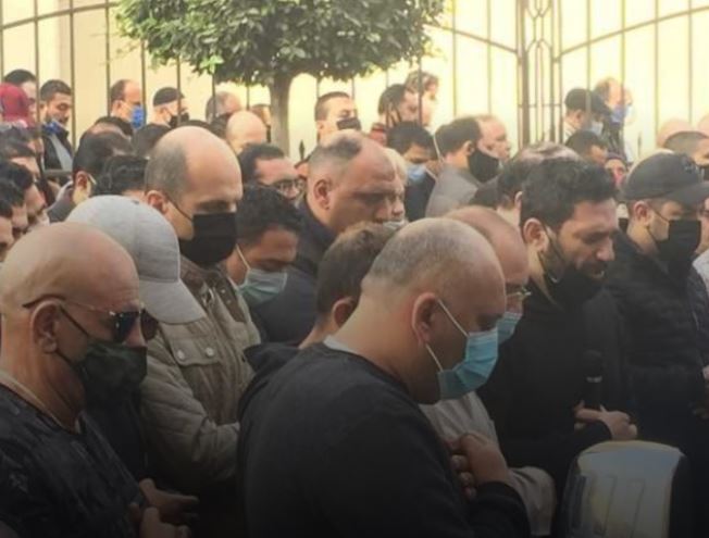 10 صور من تشييع جنازة والدة حسن الرداد بحضور نجوم الفن