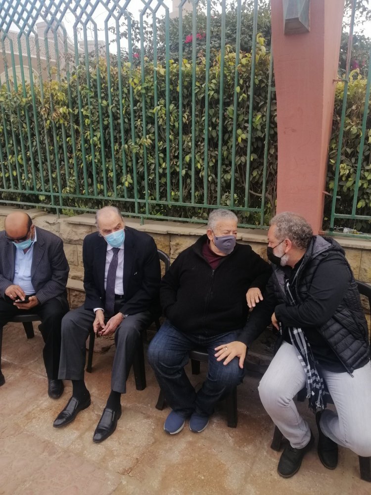بحضور أحمد حلمي وكريم عبدالعزيز.. 15 صورة من جنازة الكاتب وحيد حامد