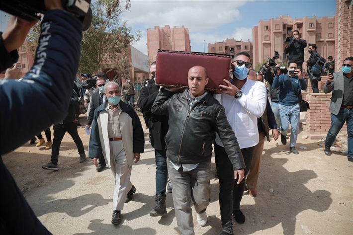 15 صورة من تشييع جثمان الفنان يوسف شعبان بحضور نجوم الفن