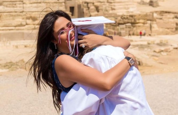 ياسمين عبد العزيز وابنتها
