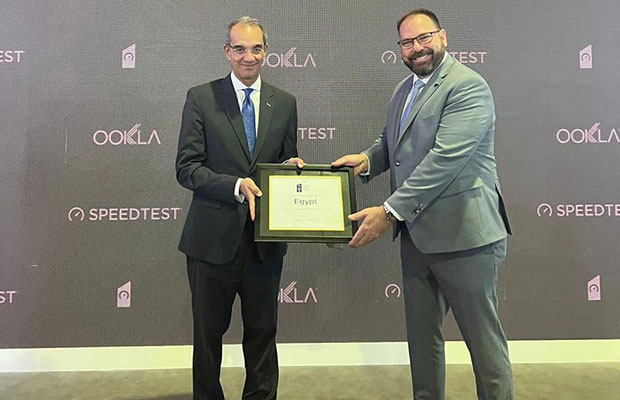 الدكتور عمرو طلعت