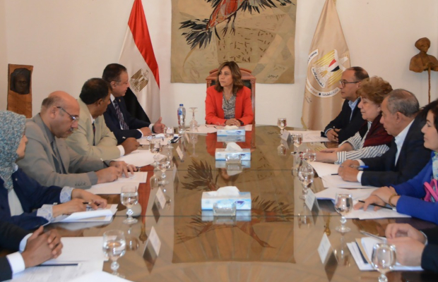 وزيرة الثقافة