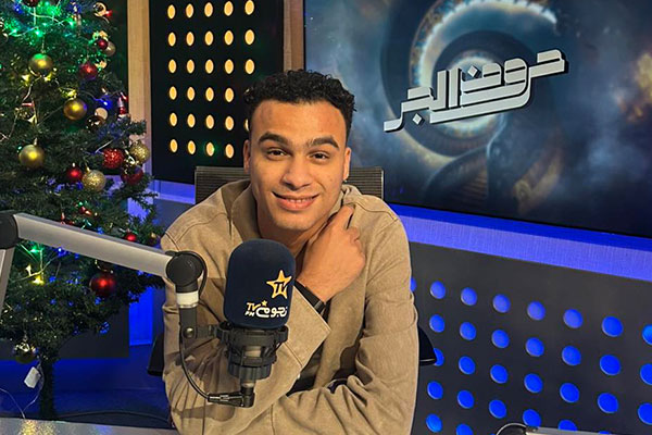 مصطفى حدوتة لـ«حروف الجر»: هدفي دائمًا كتابة مشاعر صادقة بمفردات حقيقية ولغة جديدة | نجوم إف إم